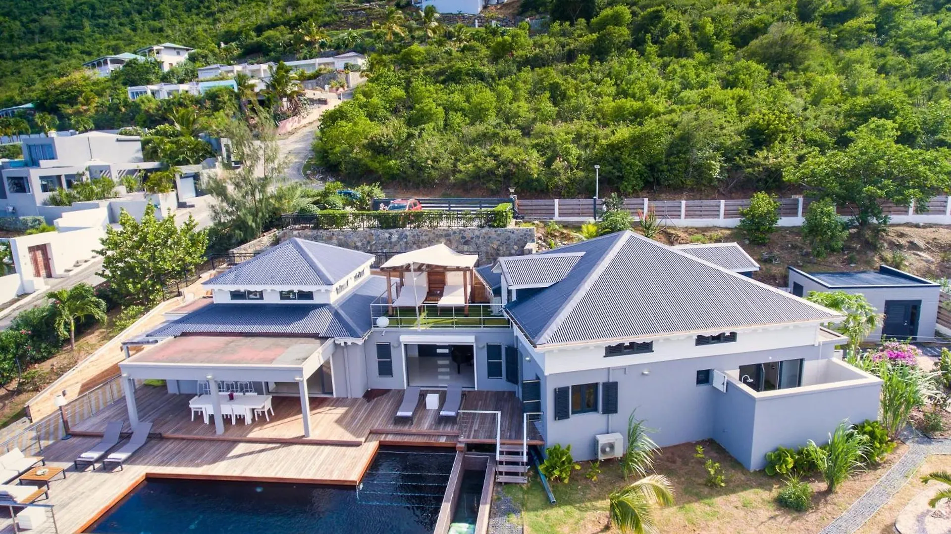 Officielle Villa Zabricot - Villa De Prestige - Ideal Groupe X14 - Vacances & Team Building - Vue Mer & Lagon 180 - Piscine Privee - Clim - Jardin - Terrasse - Barbecue - Gym - Petanque - 10Min Plages - Service Premium Cul de Sac