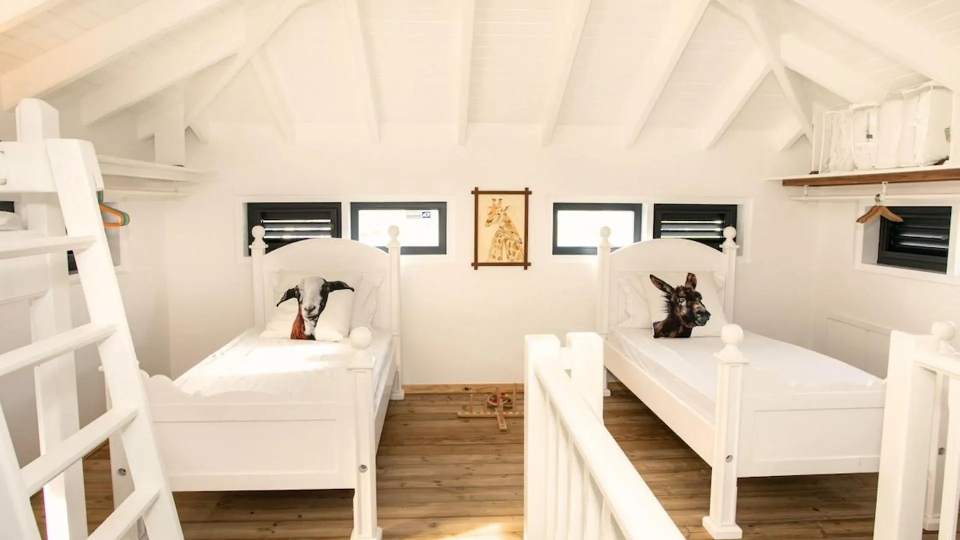 Officielle Villa Zabricot - Villa De Prestige - Ideal Groupe X14 - Vacances & Team Building - Vue Mer & Lagon 180 - Piscine Privee - Clim - Jardin - Terrasse - Barbecue - Gym - Petanque - 10Min Plages - Service Premium Cul de Sac 0*,